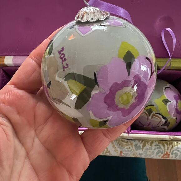 Lot of 3 Vera Bradley hand painted floral glass Christmas tree ornaments retired - Picture 6 of 9